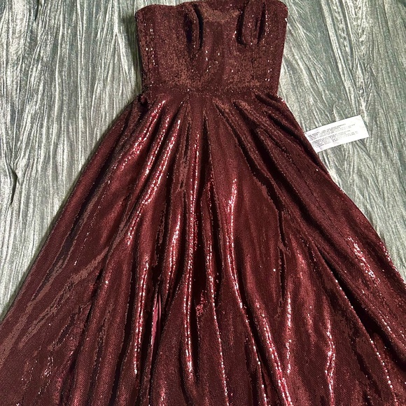 Dress the Population Red Fit and Flare Midi Dress Spaghetti Strap Cocktail. - Picture 3 of 3